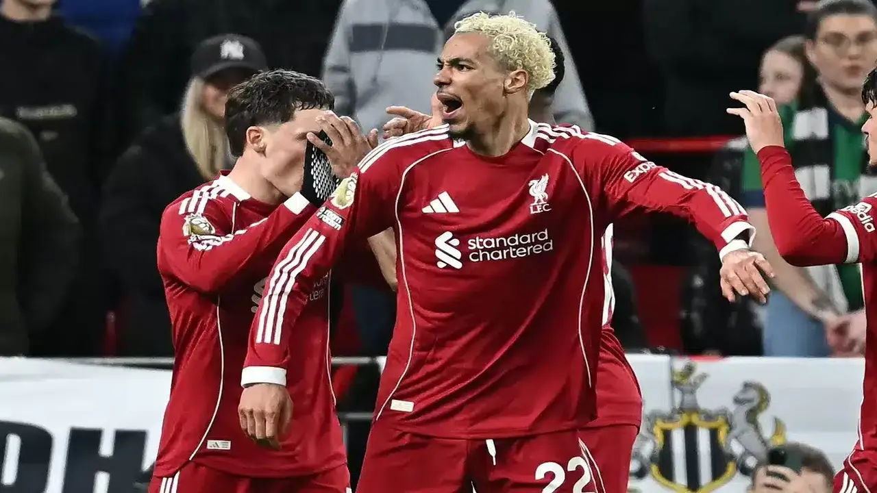 موعد مباراة ليفربول وإيفرتون والقنوات الناقلة في الدوري الإنجليزي الممتاز